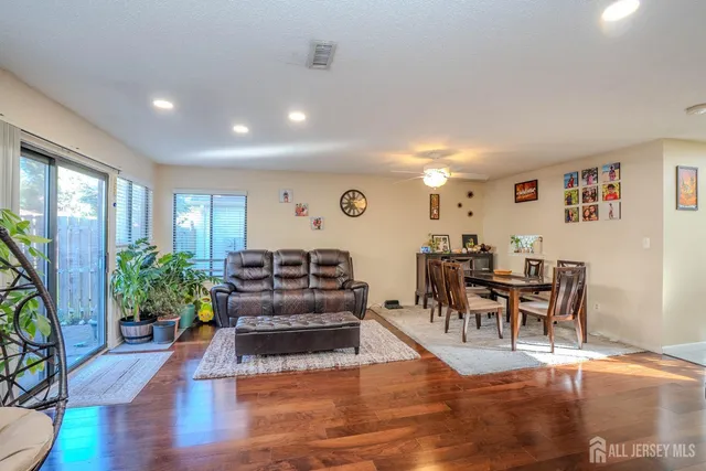 $3,000 | 58 Park Gate Drive, Edison, NJ 08820