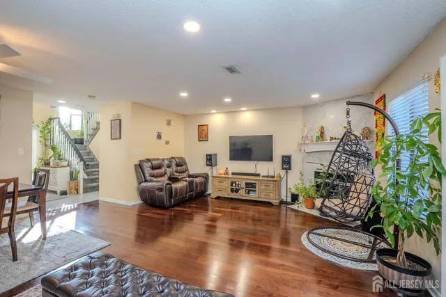 $3,000 | 58 Park Gate Drive, Edison, NJ 08820