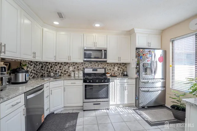 $3,000 | 58 Park Gate Drive, Edison, NJ 08820