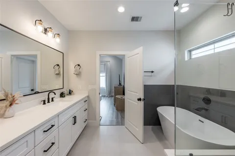 $395,000 | 5306 Creekmont Timbers Trail, Houston, TX 77091