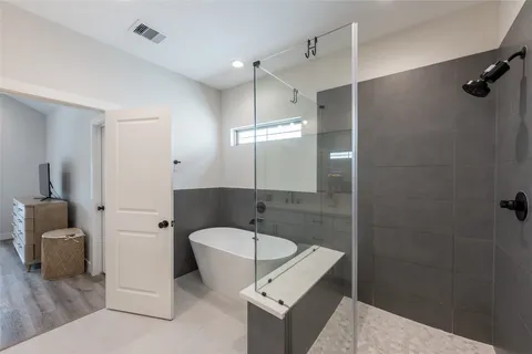 $395,000 | 5306 Creekmont Timbers Trail, Houston, TX 77091