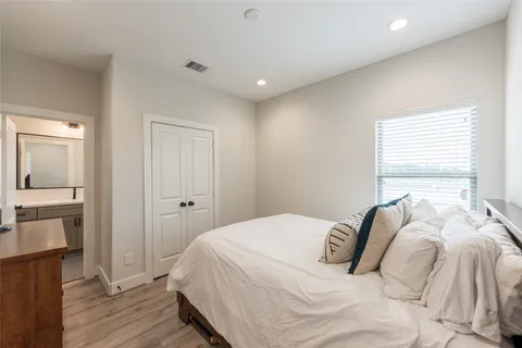 $395,000 | 5306 Creekmont Timbers Trail, Houston, TX 77091