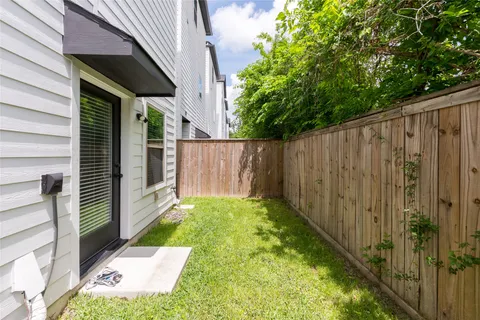 $395,000 | 5306 Creekmont Timbers Trail, Houston, TX 77091