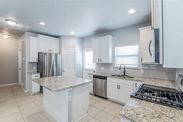 $2,195 | 921 Medina Way, Leander, TX 78641