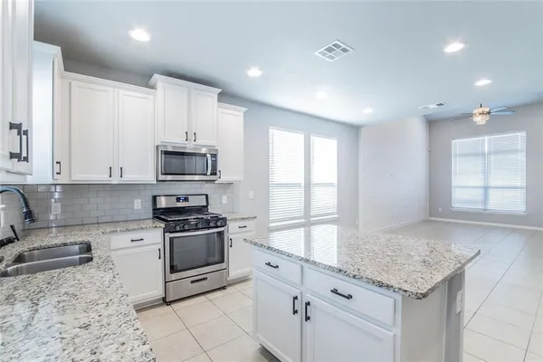 $2,195 | 921 Medina Way, Leander, TX 78641