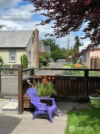 a view of a garden with flowers