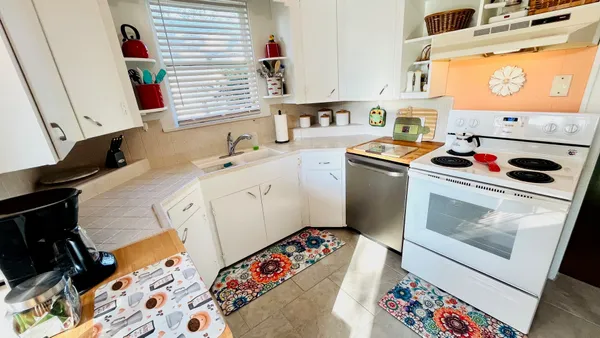 $2,300 | 4623 Avenue N 1/2 Rear, Galveston, TX 77551