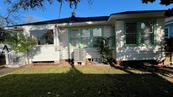 $2,300 | 4623 Avenue N 1/2 Rear, Galveston, TX 77551