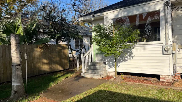 $2,400 | 4623 Avenue N 1/2 Rear, Galveston, TX 77551