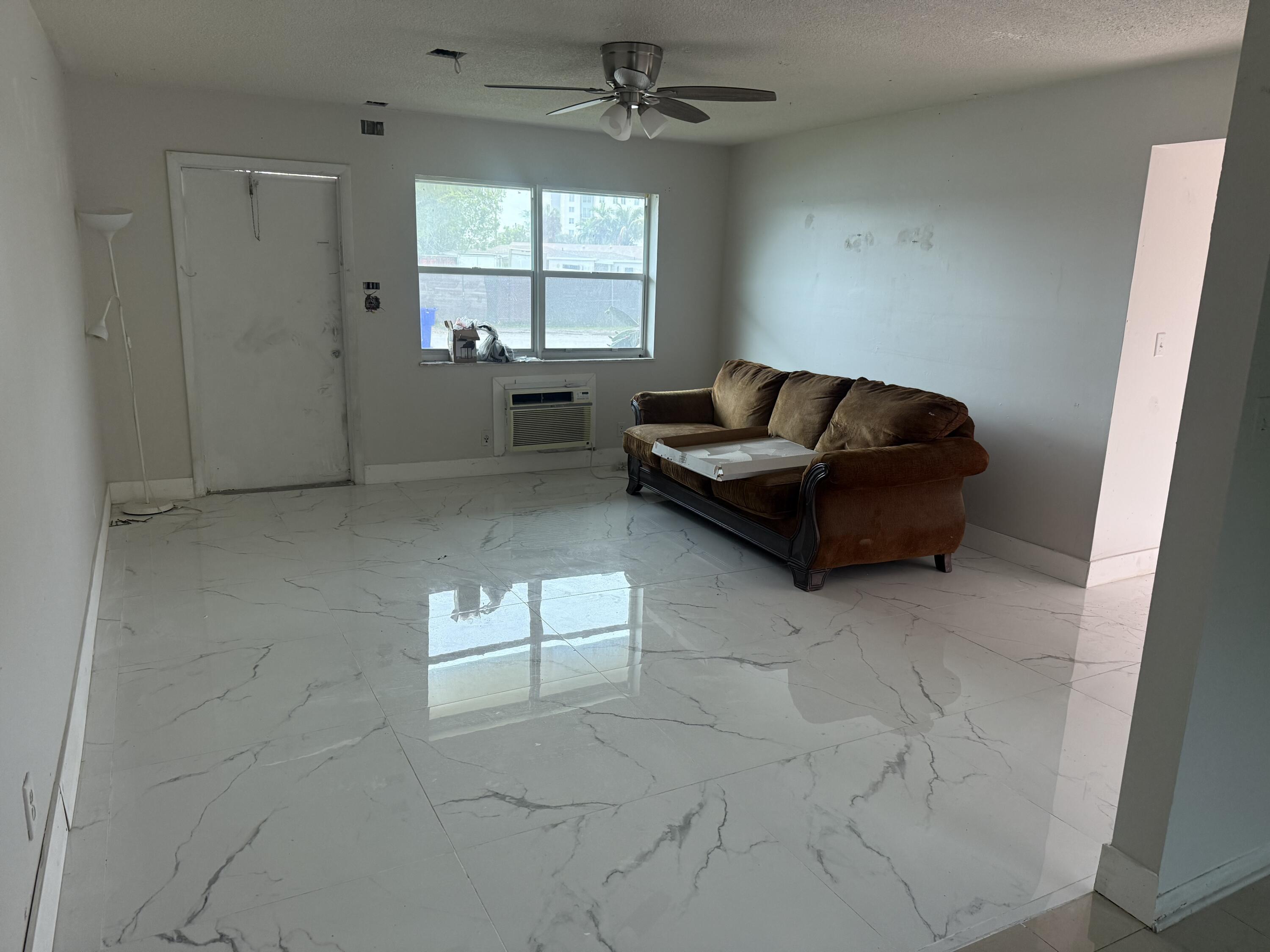 6019 Hayes Street Hollywood, FL 33021 - Photo 3 of 14 IMG_3626