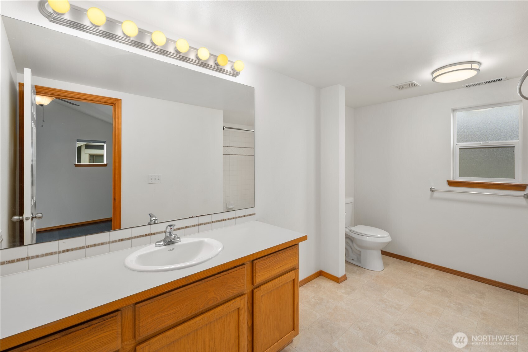 8823 Delridge Way Southwest, Unit B Seattle, WA 98106 - Photo 29 of 32