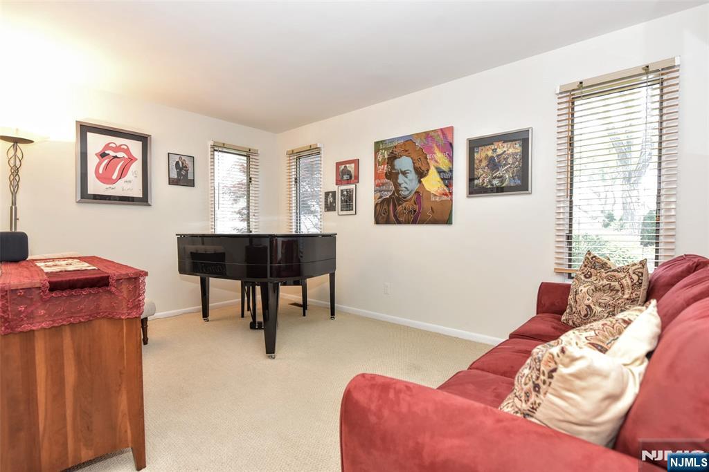 143 Fisher Road Mahwah, NJ 07430 - Photo 17 of 50