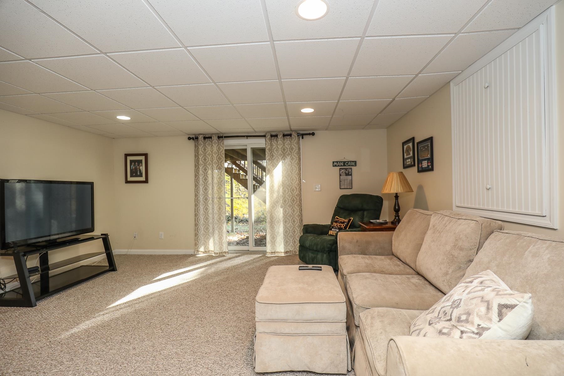 186 Winding Pond Road Londonderry, NH 03053 - Photo 28 of 32 Gallery Image 28