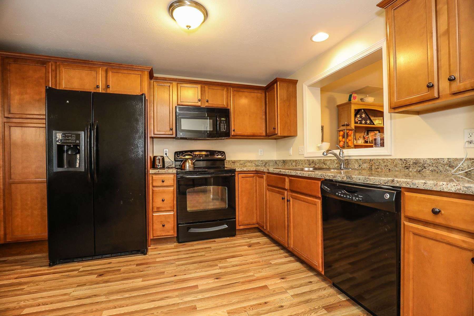 186 Winding Pond Road Londonderry, NH 03053 - Photo 4 of 32 Gallery Image 4