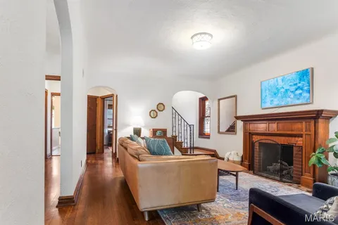 $385,000 | 6125 Marwinette Avenue, St. Louis, MO 63116
