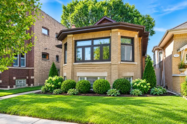 $639,900 | 2619 West Farwell Avenue, Chicago, IL 60645