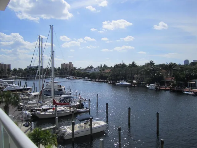 a view of yard from terrace with seating space