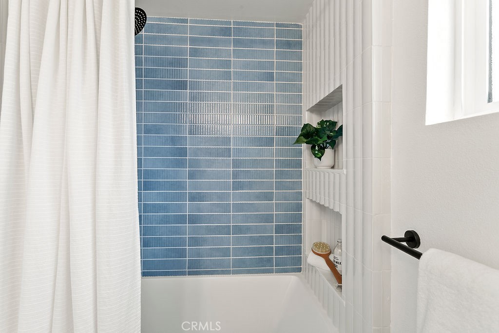 6091 Navajo Road Westminster, CA 92683 - Photo 22 of 44 Upstairs Hall Bathroom