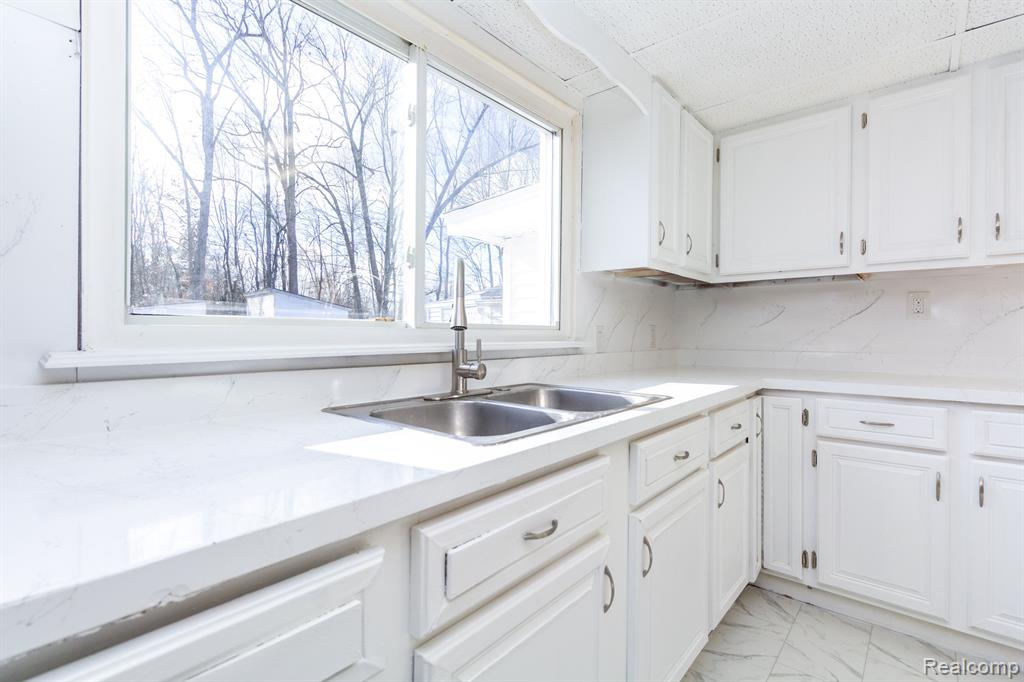 43061 Harris Road Belleville, MI 48111 - Photo 10 of 29