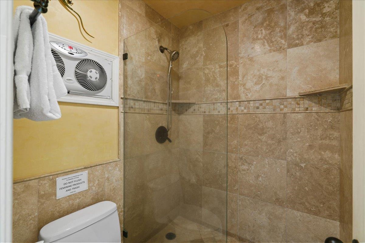 4909 Lower Honoapiilani Road, Unit E2E Lahaina, HI 96761 - Photo 21 of 42 a bathroom with a shower and mirror