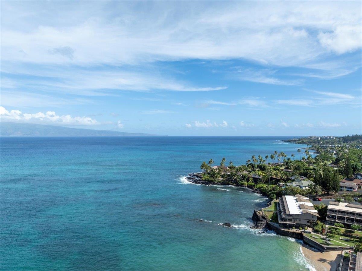 4909 Lower Honoapiilani Road, Unit E2E Lahaina, HI 96761 - Photo 39 of 42 an aerial view of a houses with outdoor space