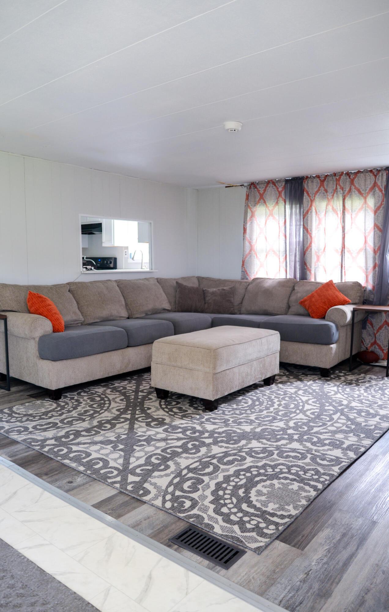 3846 London-Lancaster Road Groveport, OH 43125 - Photo 5 of 11 Living Room