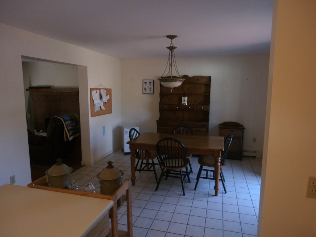 148 Benz Street Springfield, MA 01118 - Photo 5 of 25