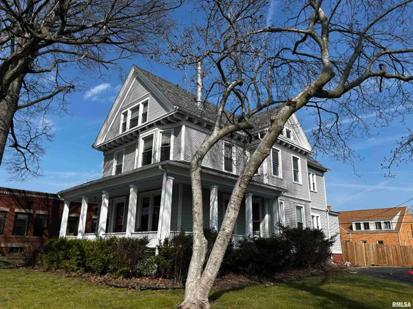 $230,000 | 609 West Adams Street, Taylorville, IL 62568