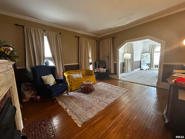 $230,000 | 609 West Adams Street, Taylorville, IL 62568