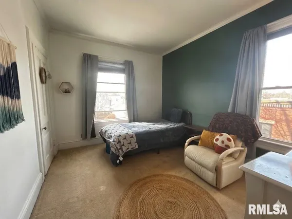 $230,000 | 609 West Adams Street, Taylorville, IL 62568