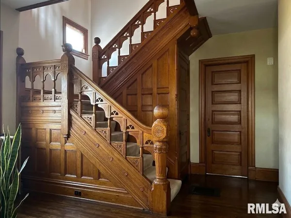 $230,000 | 609 West Adams Street, Taylorville, IL 62568