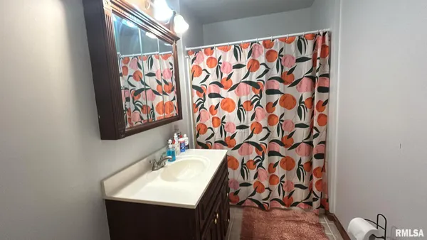 $230,000 | 609 West Adams Street, Taylorville, IL 62568