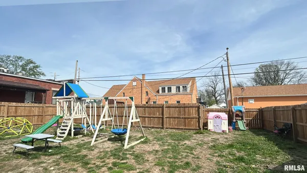 $230,000 | 609 West Adams Street, Taylorville, IL 62568