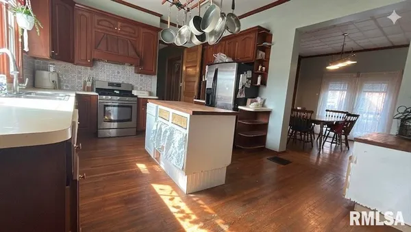 $230,000 | 609 West Adams Street, Taylorville, IL 62568