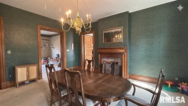 $230,000 | 609 West Adams Street, Taylorville, IL 62568