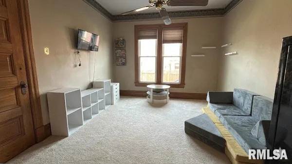 $230,000 | 609 West Adams Street, Taylorville, IL 62568