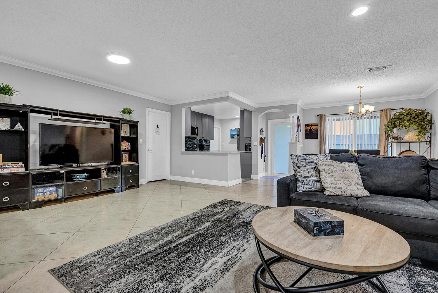 9544 Richmond Circle Boca Raton, FL 33434 - Photo 12 of 29 Living Room