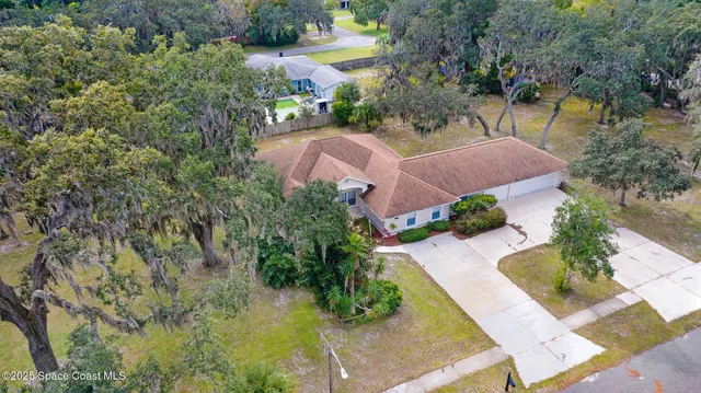 a view of house with garden space and trees