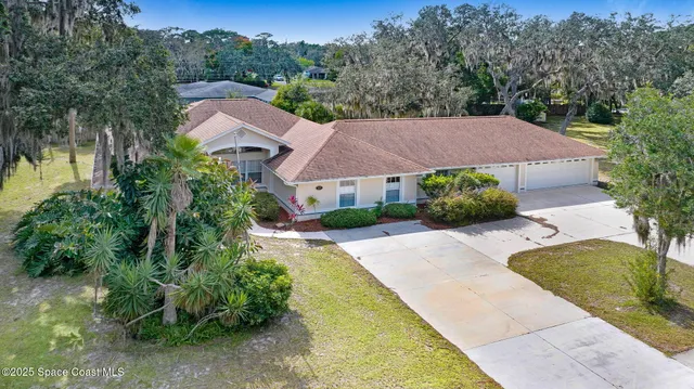 a view of house with outdoor space