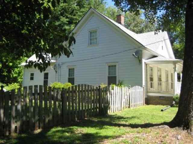261 Rainey Road Greenville, SC 29609 - Photo 3 of 25