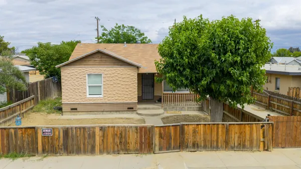 $229,000 | 212 Buchanan Street, Coalinga, CA 93210