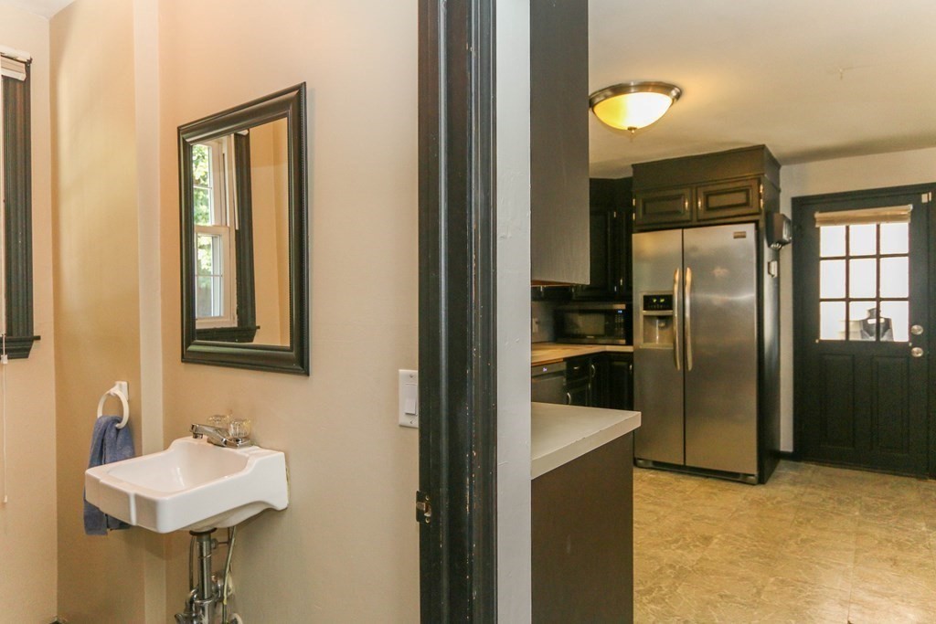 35 Bennington Street Springfield, MA 01108 - Photo 17 of 31