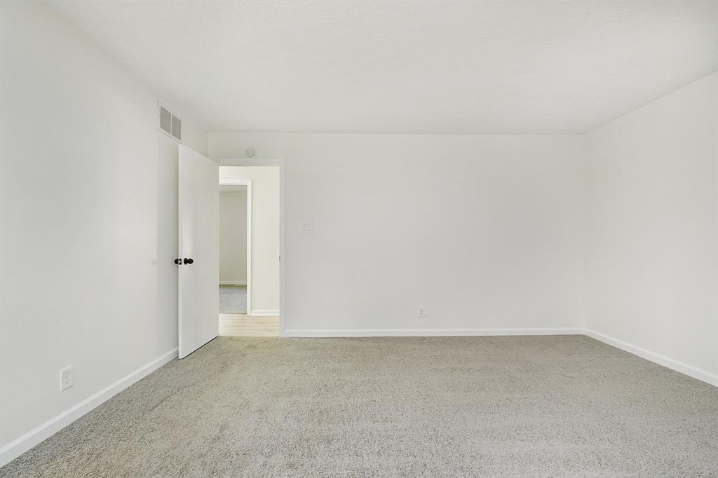8234 Claridge Road Indianapolis, IN 46260 - Photo 14 of 31 Gallery Image 14