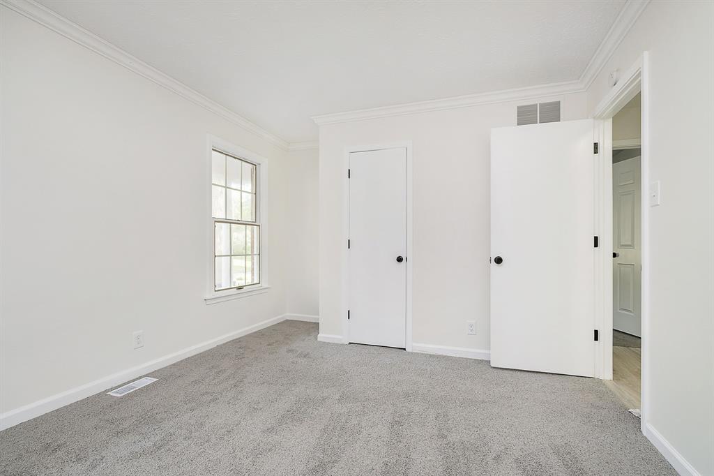 8234 Claridge Road Indianapolis, IN 46260 - Photo 17 of 31 Gallery Image 17