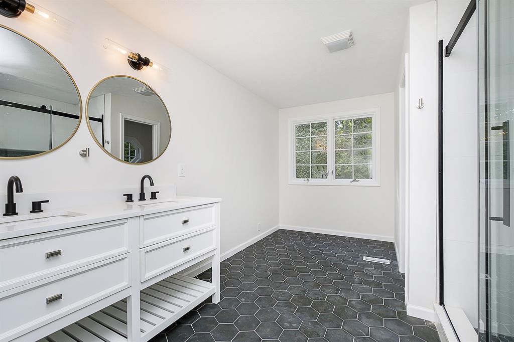 8234 Claridge Road Indianapolis, IN 46260 - Photo 25 of 31 Gallery Image 25