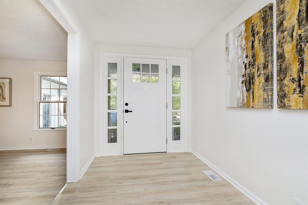 8234 Claridge Road Indianapolis, IN 46260 - Photo 3 of 31 Gallery Image 3