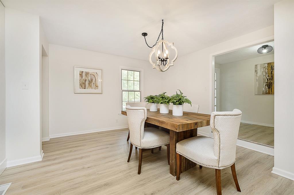 8234 Claridge Road Indianapolis, IN 46260 - Photo 4 of 31 Gallery Image 4