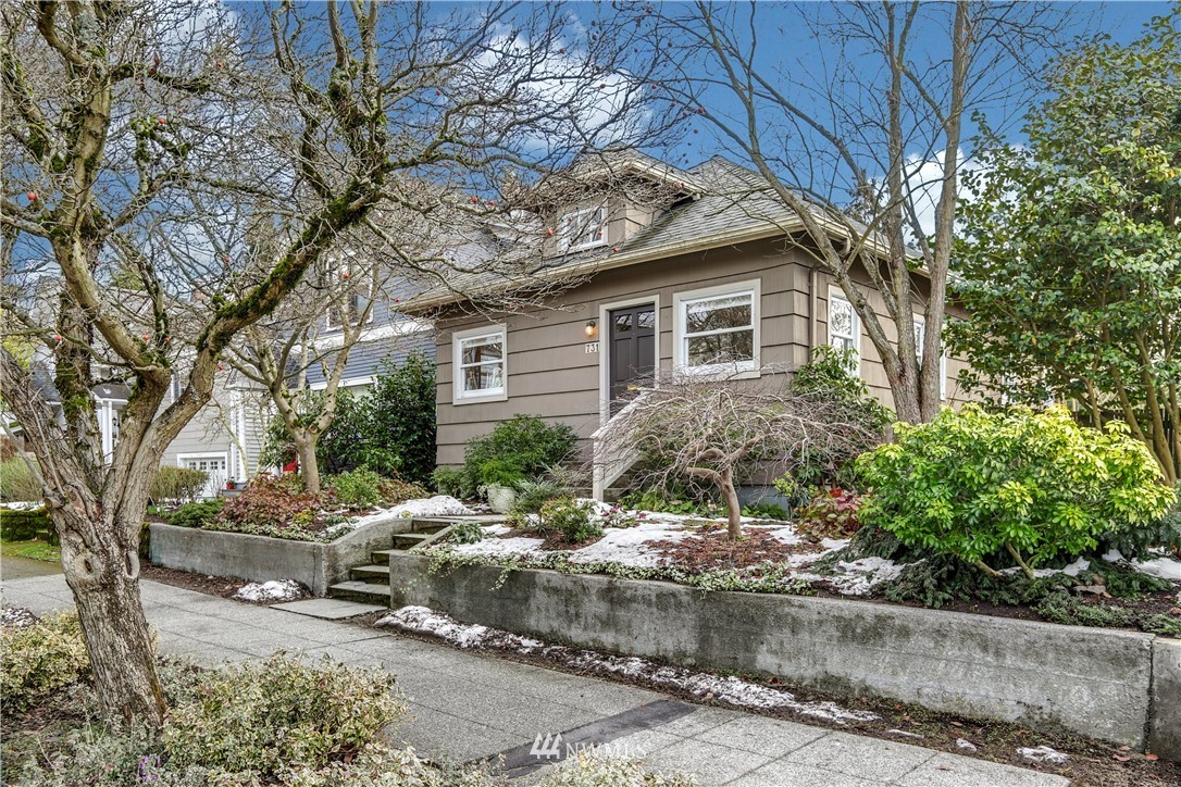 731 North 76th Street Seattle, WA 98103 - Photo 1 of 28 Gallery Image 1