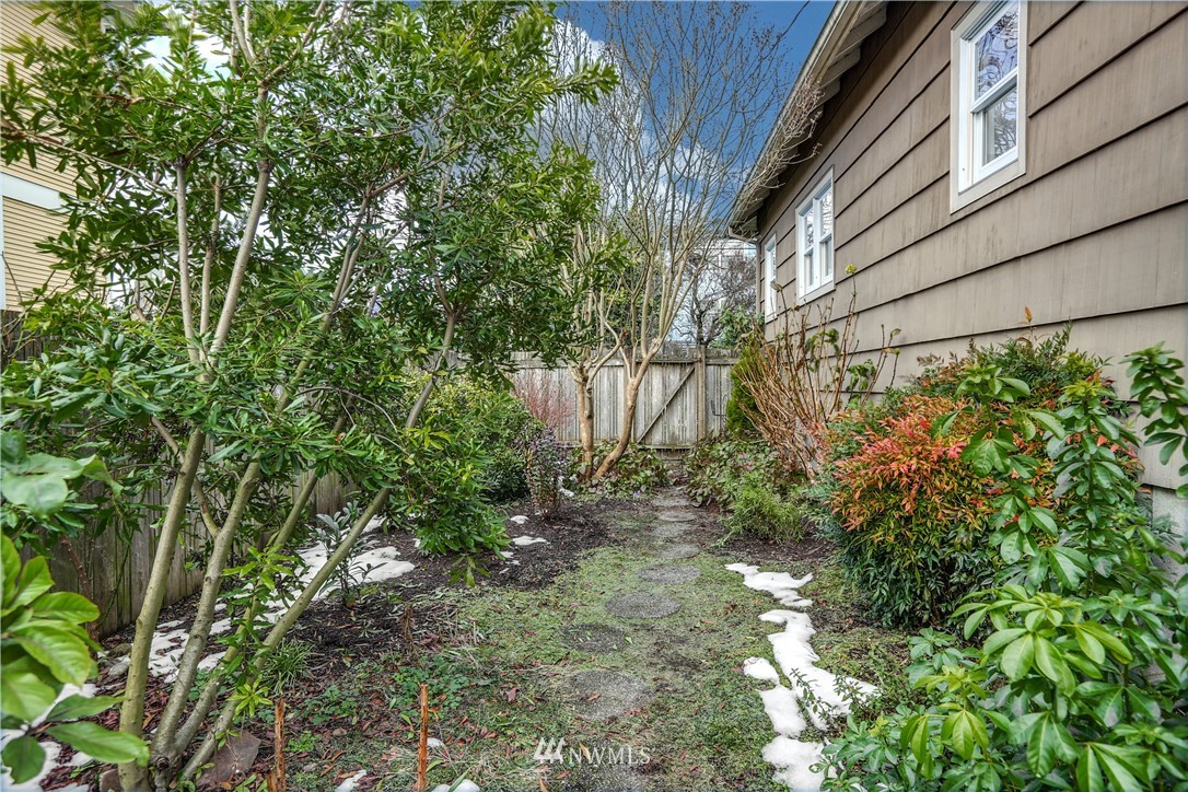 731 North 76th Street Seattle, WA 98103 - Photo 5 of 28 Gallery Image 5