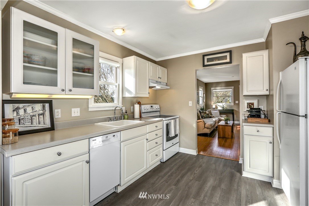 731 North 76th Street Seattle, WA 98103 - Photo 9 of 28 Gallery Image 9